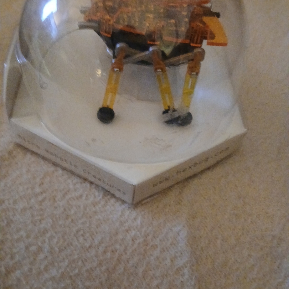 Hexbug Alpha Micro Robotic Creature - Picture 7 of 16